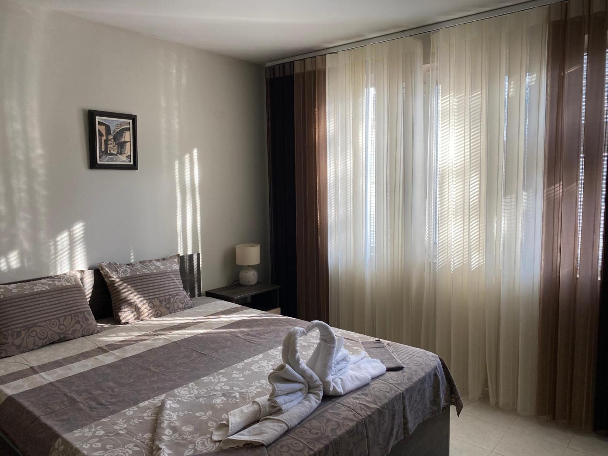 Gala Apartment 大特尔诺沃 外观 照片