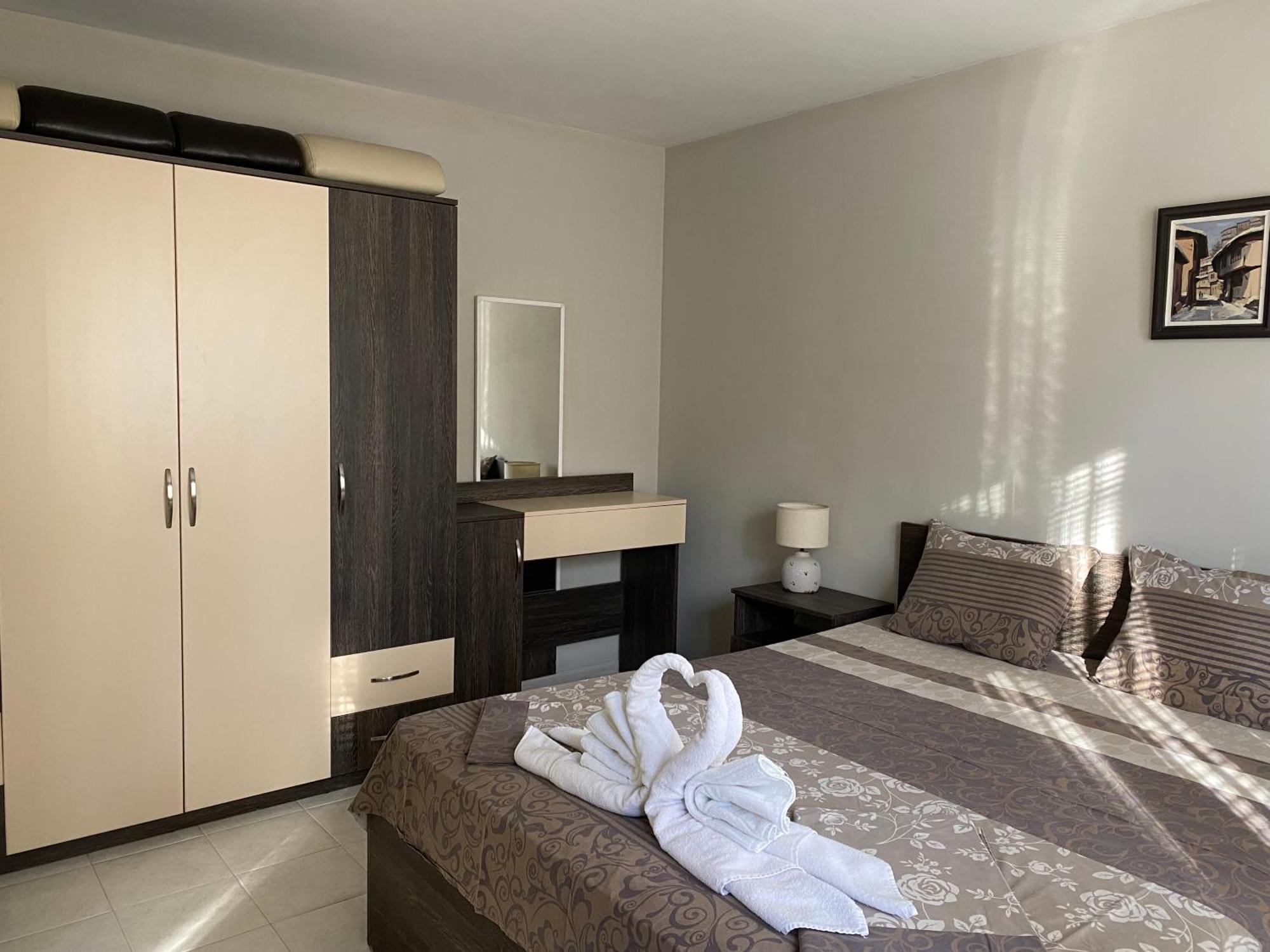 Gala Apartment 大特尔诺沃 外观 照片