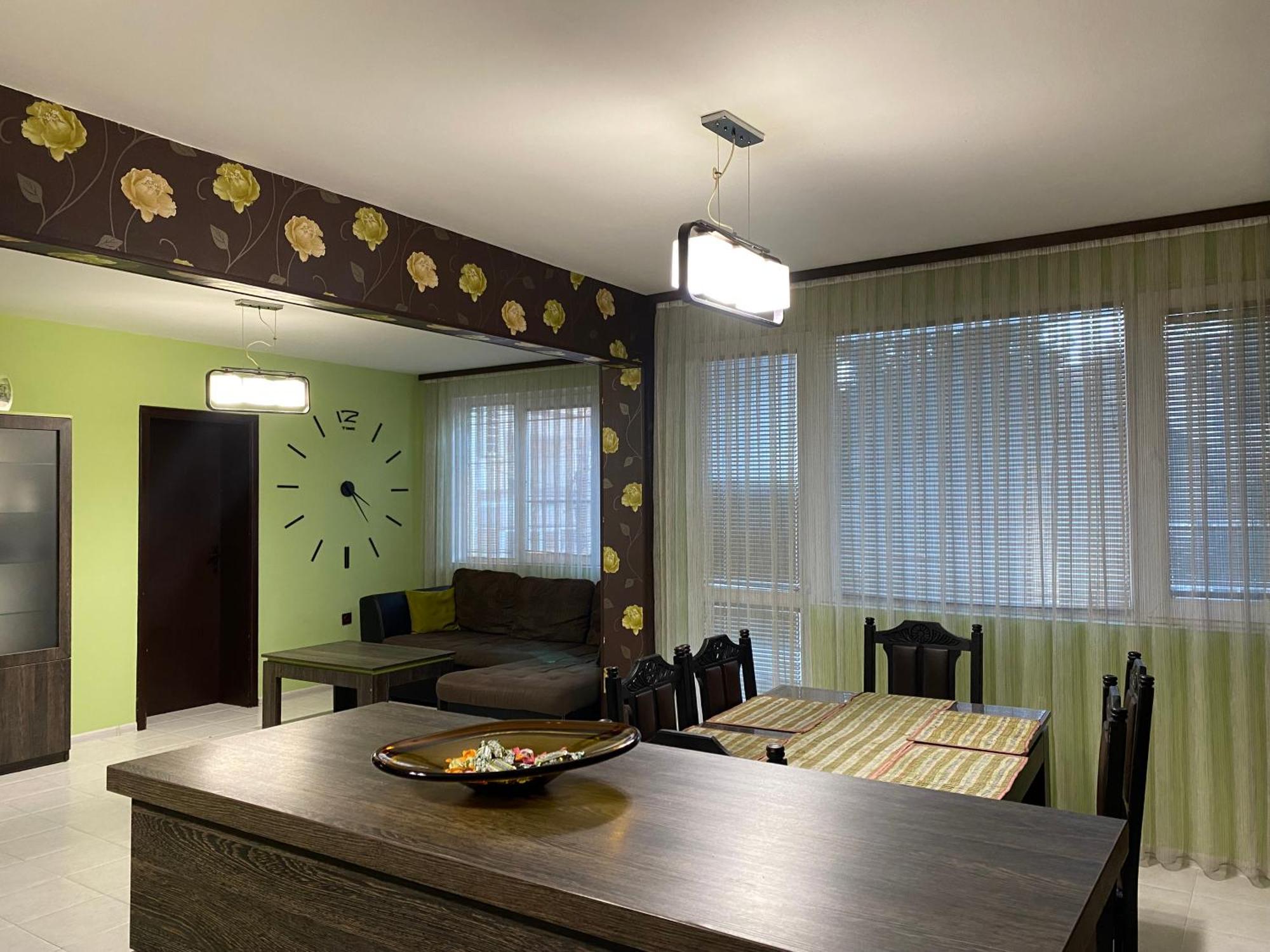 Gala Apartment 大特尔诺沃 外观 照片