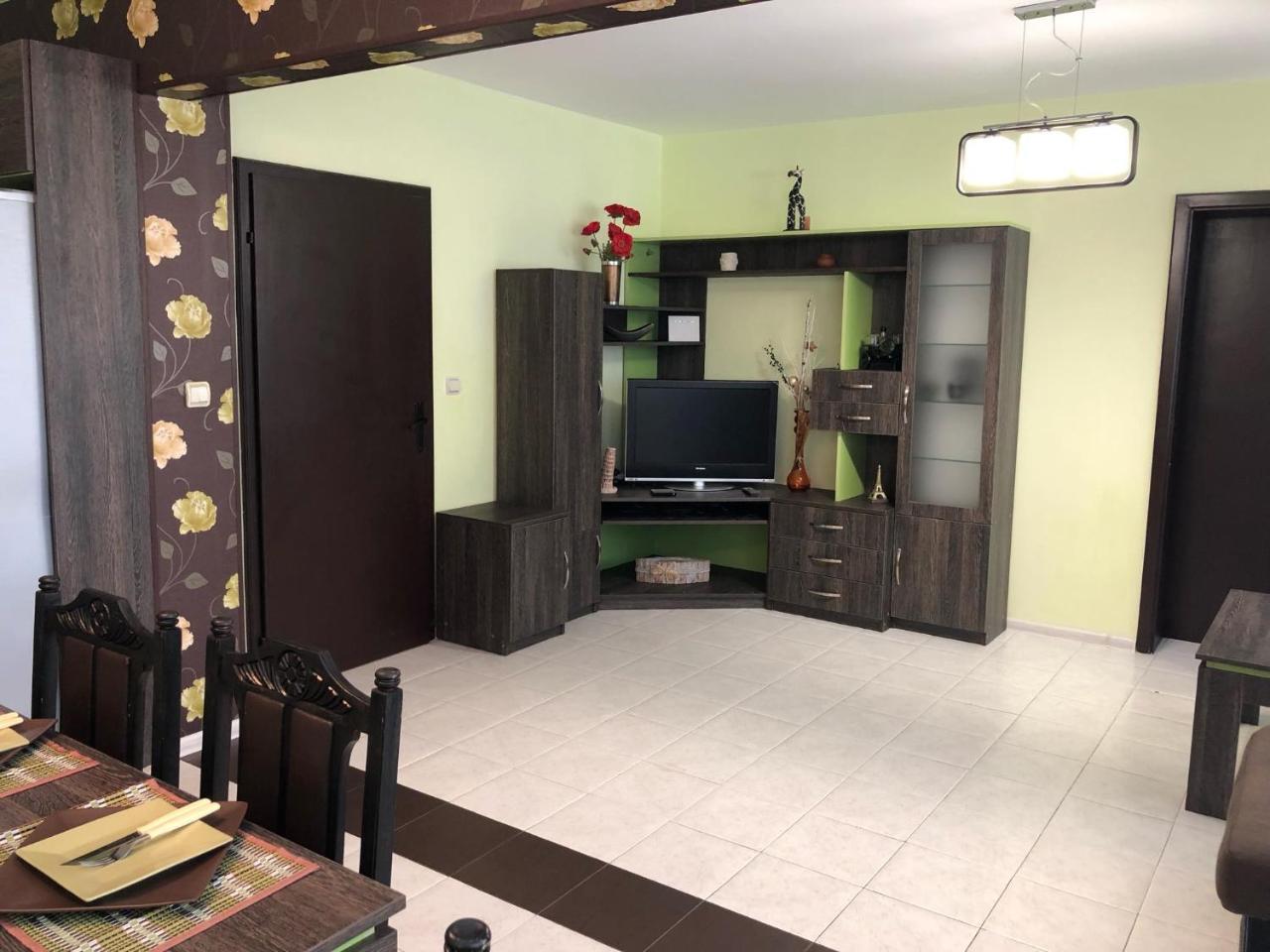Gala Apartment 大特尔诺沃 外观 照片